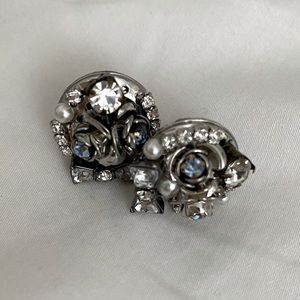 Betsey Johnson Bauble earrings